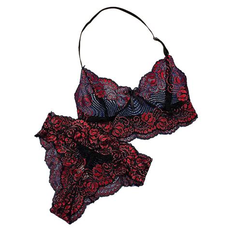 Lingerie, bralette, perizomi. Intimo di lusso .